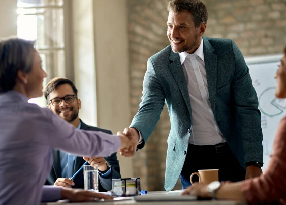 curso de inglês corporativo online da RichardsEdu, destacando aprendizado profissional