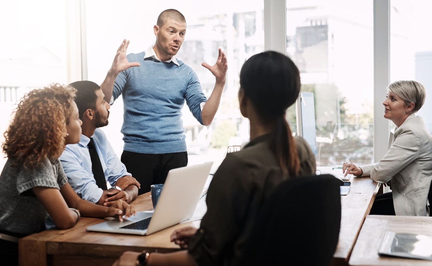 conheça as expressões em ingês para reunião de trabalho com conflitos